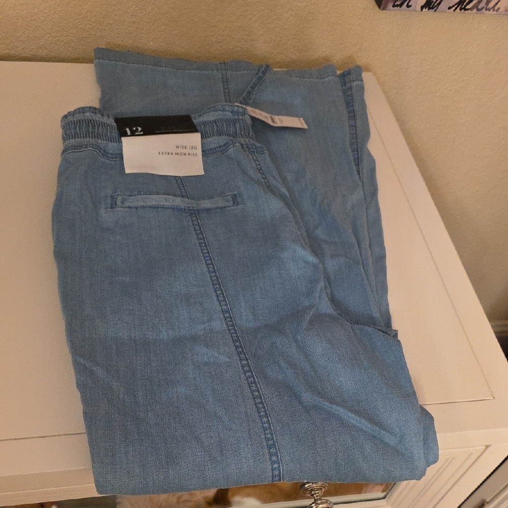 White House Black Market Relaxed Blue Jeans Classic Style